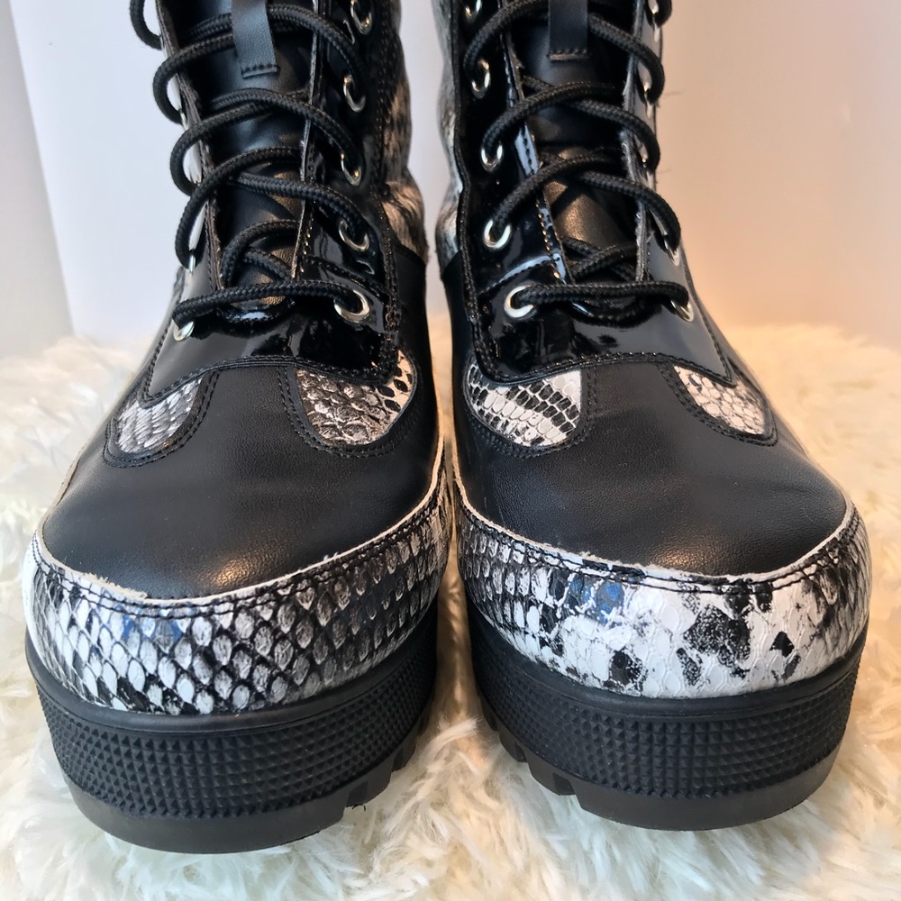 FASHION NOVA PLATFORM SNAKEPRINT LACE BOOT SIZE 11 - Picture 2 of 11